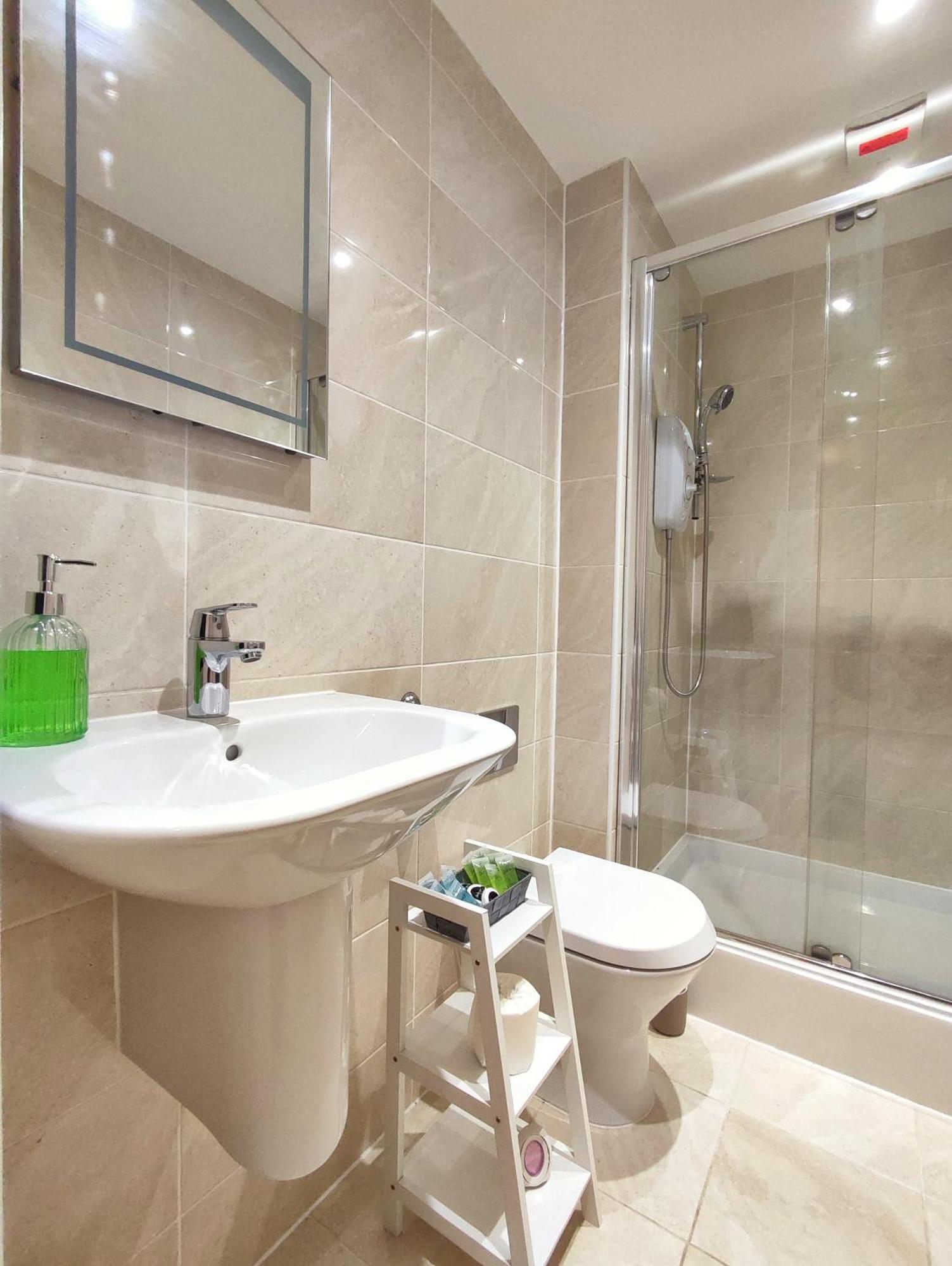 Duplex Apartment In Leeds With King Size Bed - Long Stay Rates Available Exteriör bild